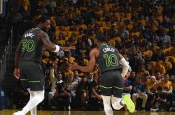 开云体育下载-勇士客场绝杀森林狼，库里砍下35分