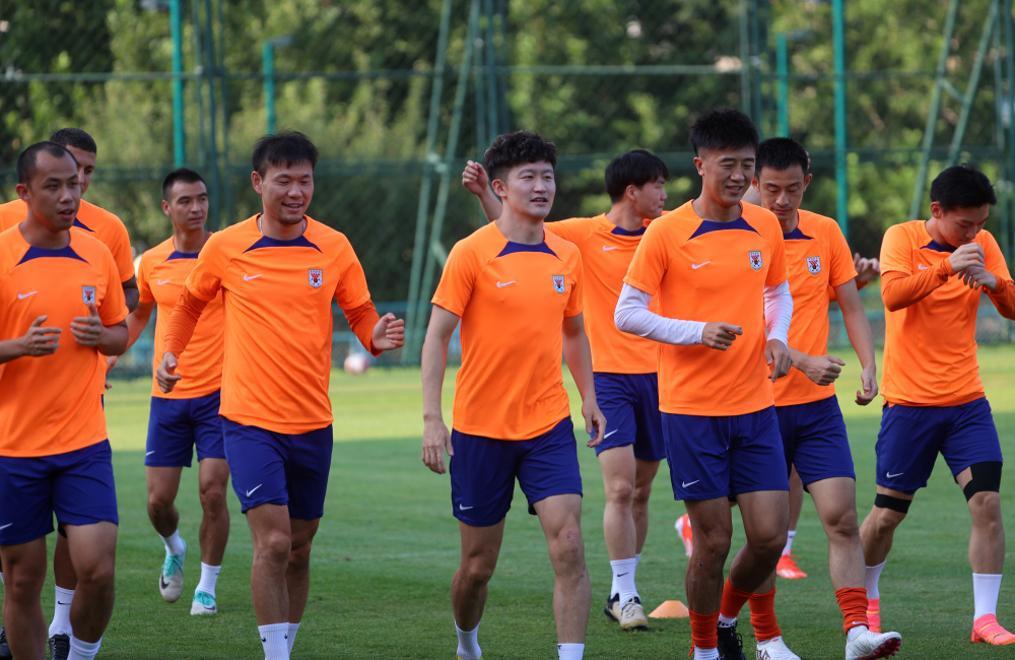 杭州绿城主场告捷，中超升班马的不俗表现的简单介绍