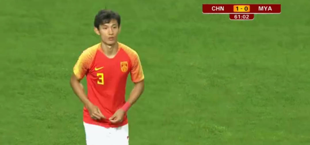 里尔主场比赛引发球迷热议，现场气氛火爆的简单介绍