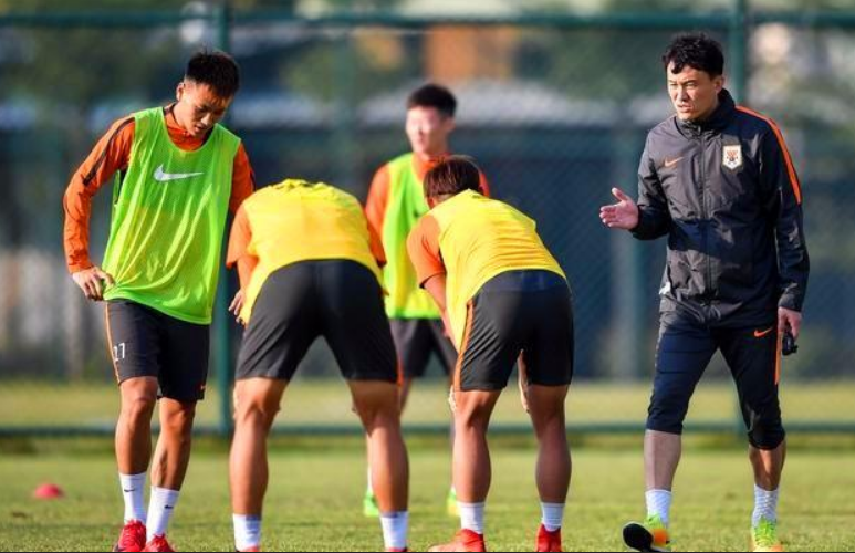 顶尖球队交锋，冠军赛季态势紧张