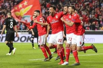 包含季后赛焦点战，篮维坐镇获胜的词条