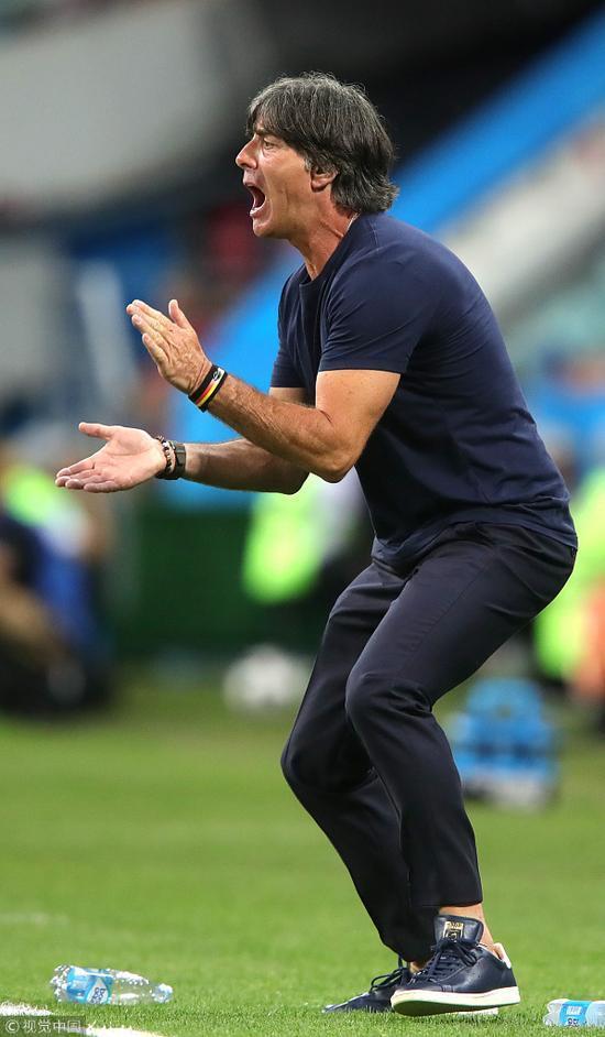 包含阿根廷逆转罗马，德利赫特打破历史纪录的词条