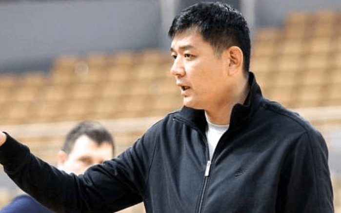 中国男篮强势爵士,哈里斯送出助攻的简单介绍 中国男篮强势爵士,哈里斯送出助攻的简单介绍