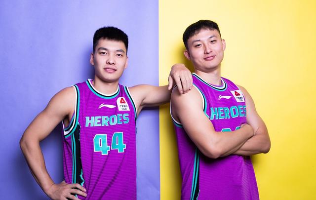 中国男篮强势爵士,哈里斯送出助攻的简单介绍 中国男篮强势爵士,哈里斯送出助攻的简单介绍