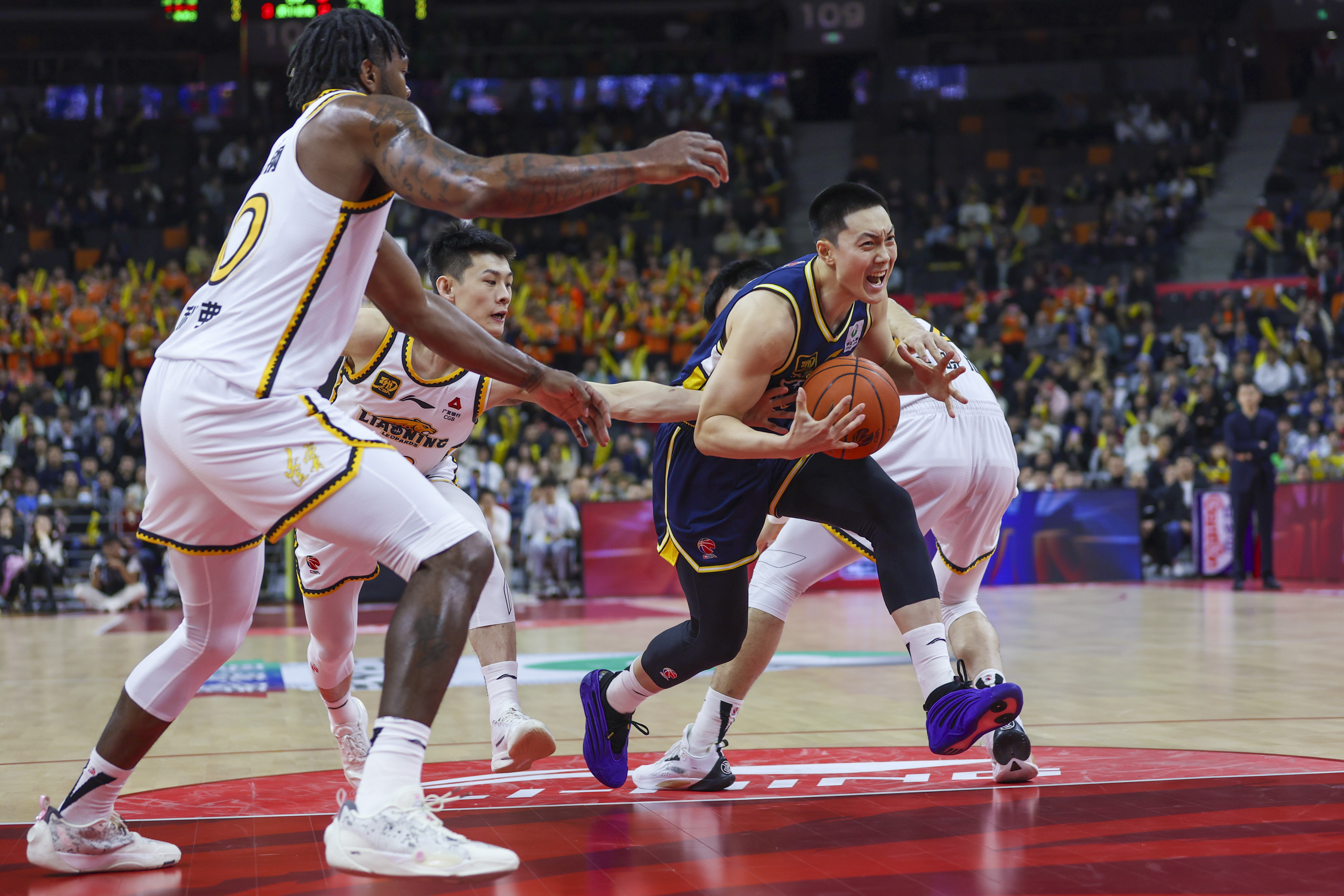 广东队碾压山西队,东契奇刷新纪录 广东队碾压山西队,东契奇刷新纪录