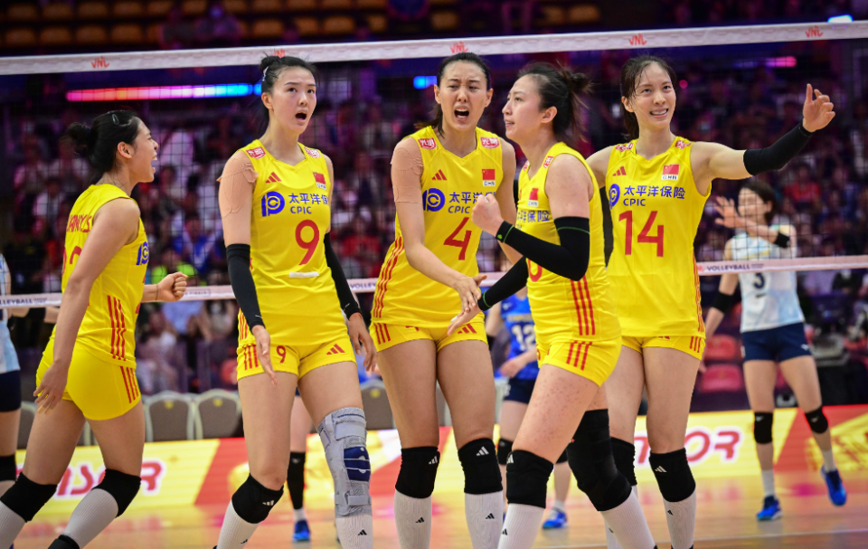 中国队横扫瑞典队,奥恰洛夫刷新纪录 中国队横扫瑞典队,奥恰洛夫刷新纪录